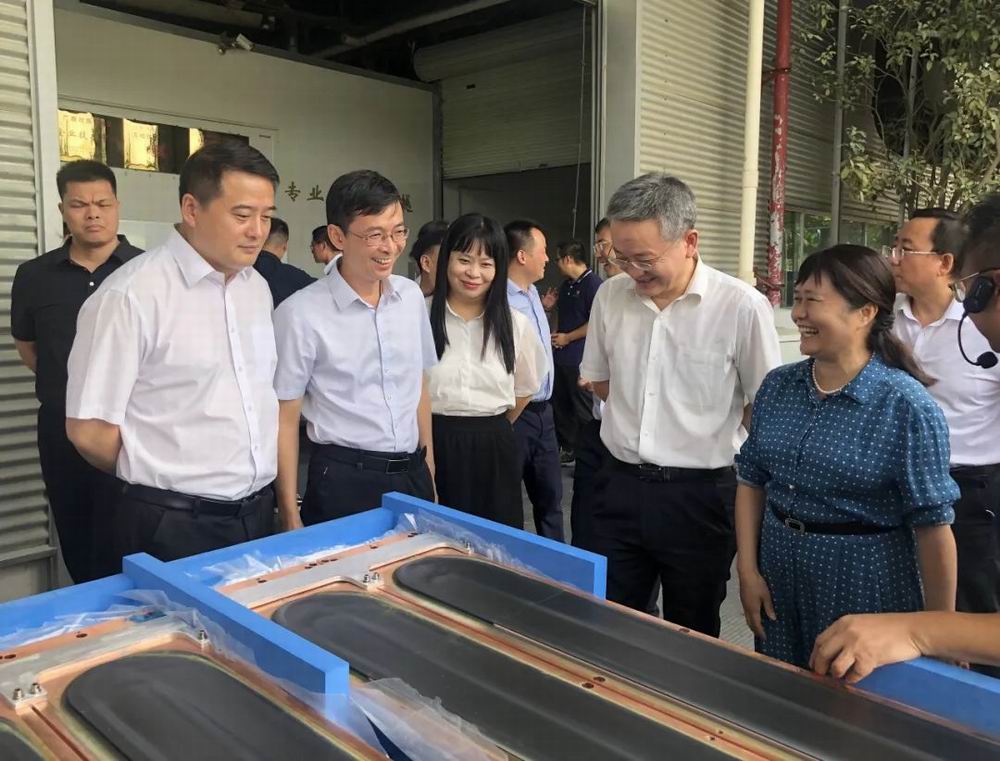 中國工程院院士專家團蒞臨集團旗下晶聯(lián)光電調(diào)研考察